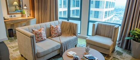 Tallelokero huoneessa, työpöytä