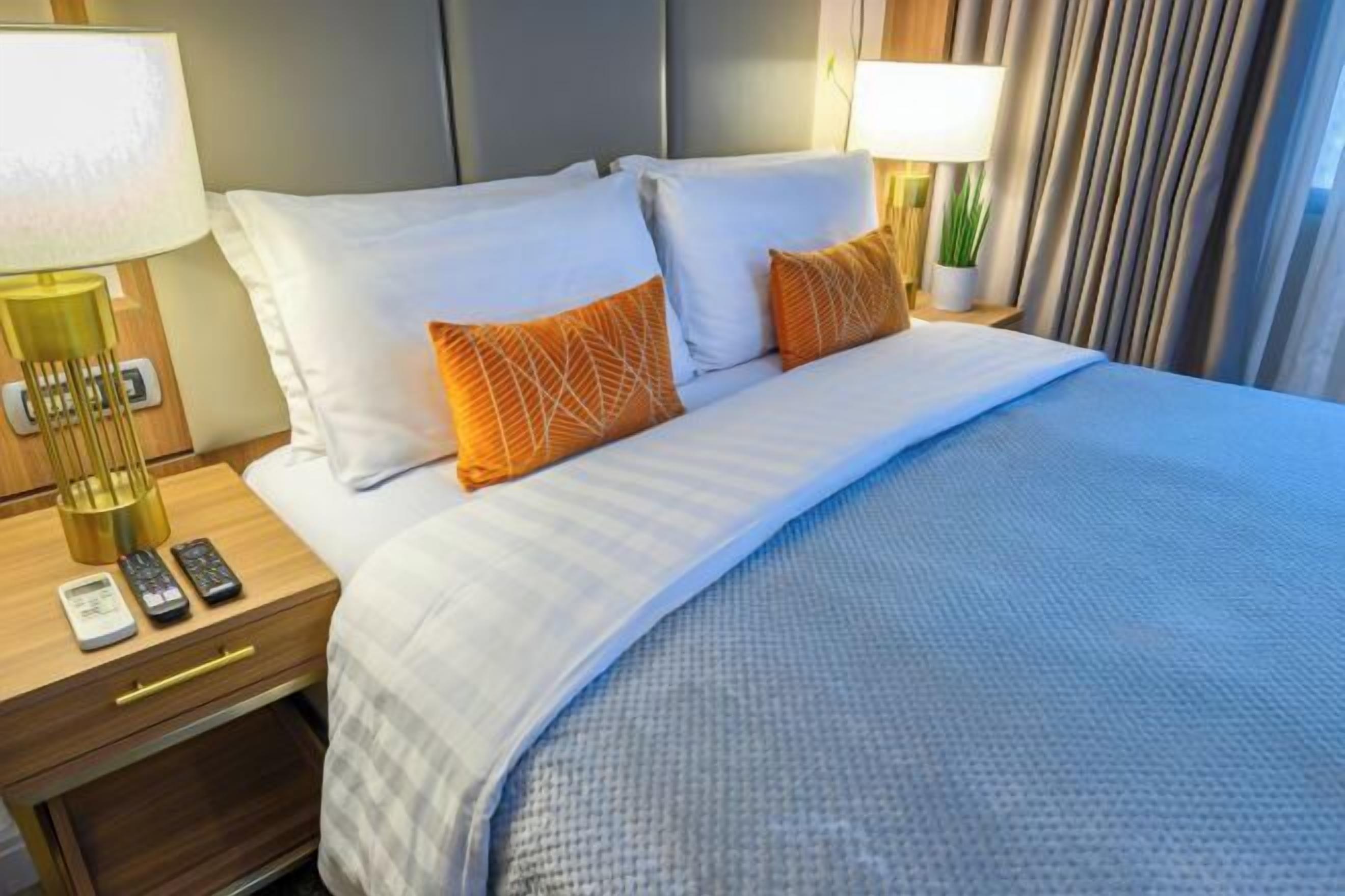 Caja de seguridad en la habitación y escritorio 