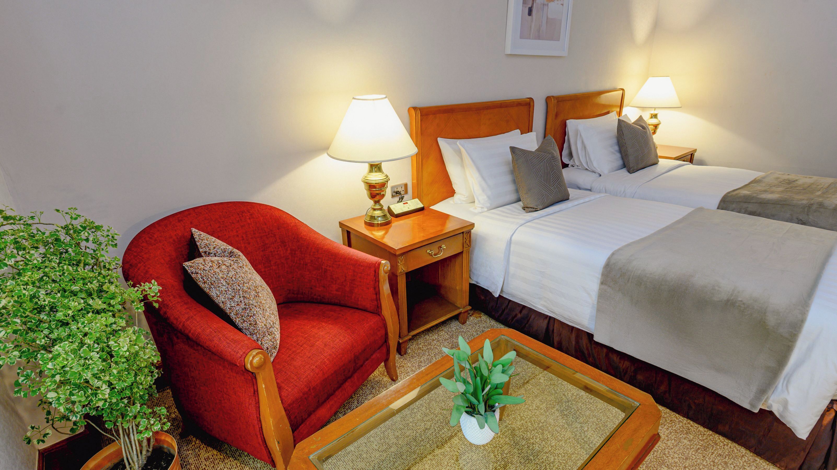 주니어 트윈룸, 싱글침대 2개 | 객실 내 금고, 책상, 노트북 작업 공간, 암막 커튼