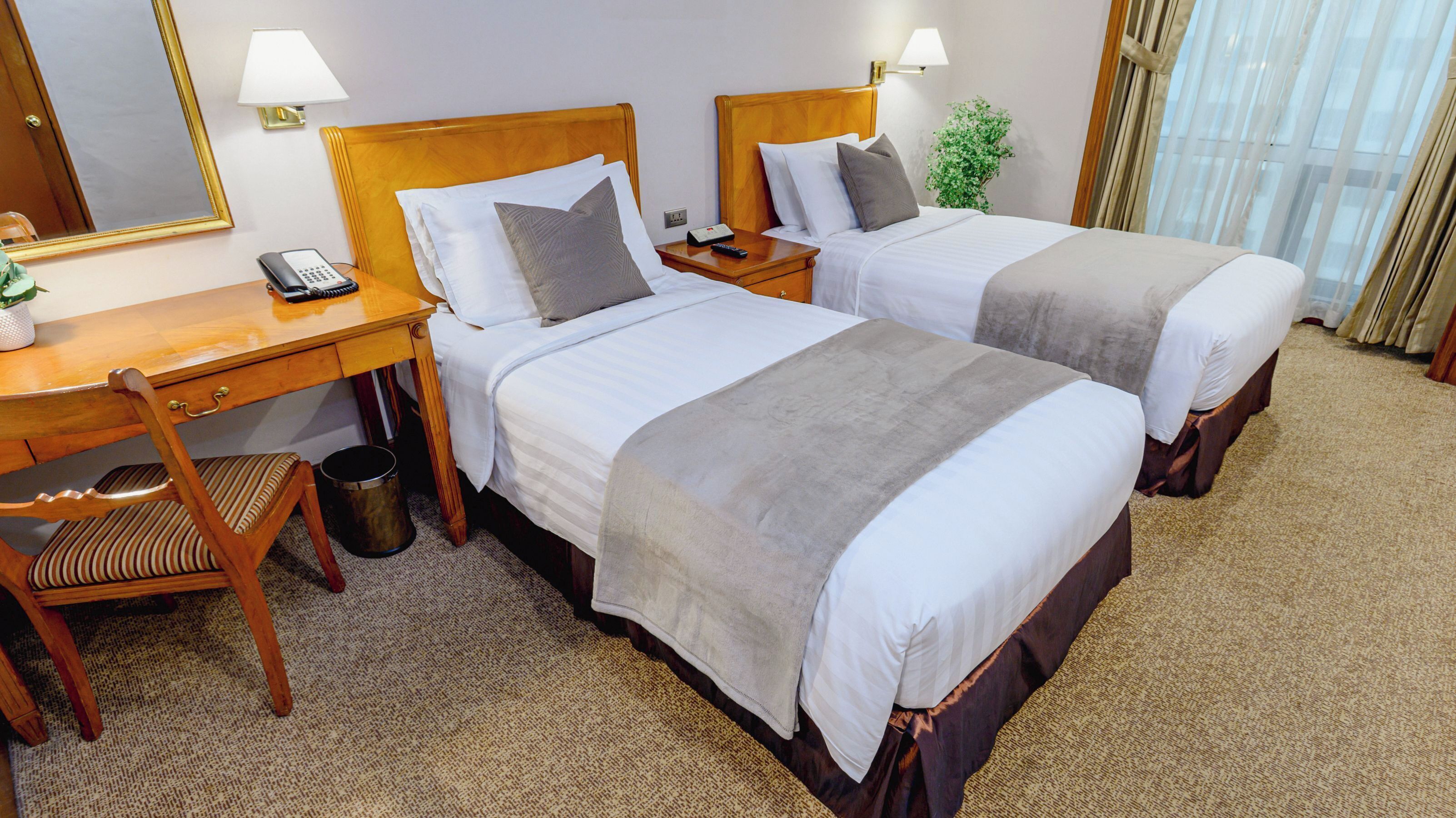 디럭스 트윈룸, 싱글침대 2개 | 객실 내 금고, 책상, 노트북 작업 공간, 암막 커튼