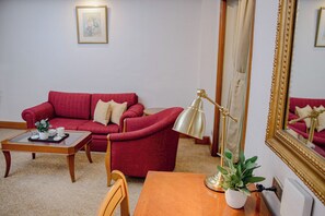 Prime Room Rental in Ortigas near Offices Malls | In-room safe, desk, laptop workspace, blackout curtains - Ortigas CBD Near Business & Shopping Hubs (Pasig)