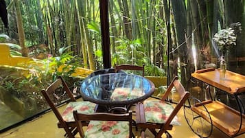 Twin Room | Living area | TV