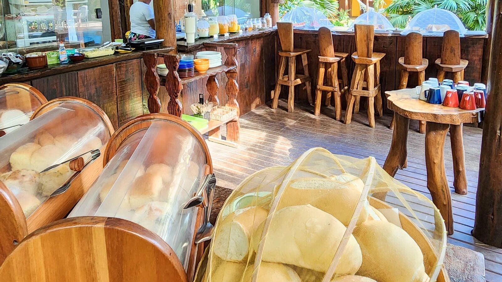 Café da manhã com buffet grátis todos os dias