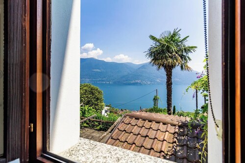Panoramic House on Lake Maggiore