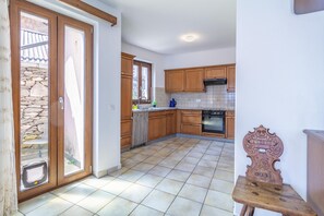 Réfrigérateur, four, plaque de cuisson, lave-vaisselle