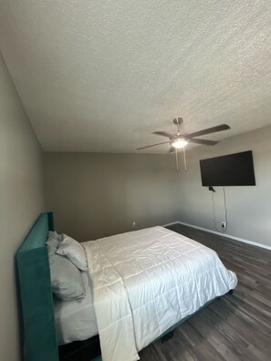 2 室のベッドルーム、アイロン / アイロン台、WiFi、ベッドシーツ