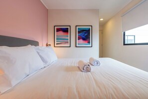 2 habitaciones, tabla de planchar con plancha, wifi y ropa de cama 
