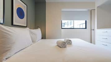 2 habitaciones, tabla de planchar con plancha, wifi y ropa de cama