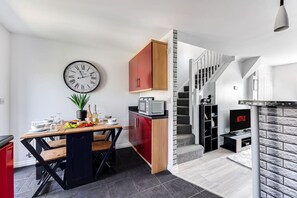 Interior - Stylish House • Driveway Parking • Self-Check-In • Fast WiFi • Smart TV • Yoko Property (Milton Keynes)