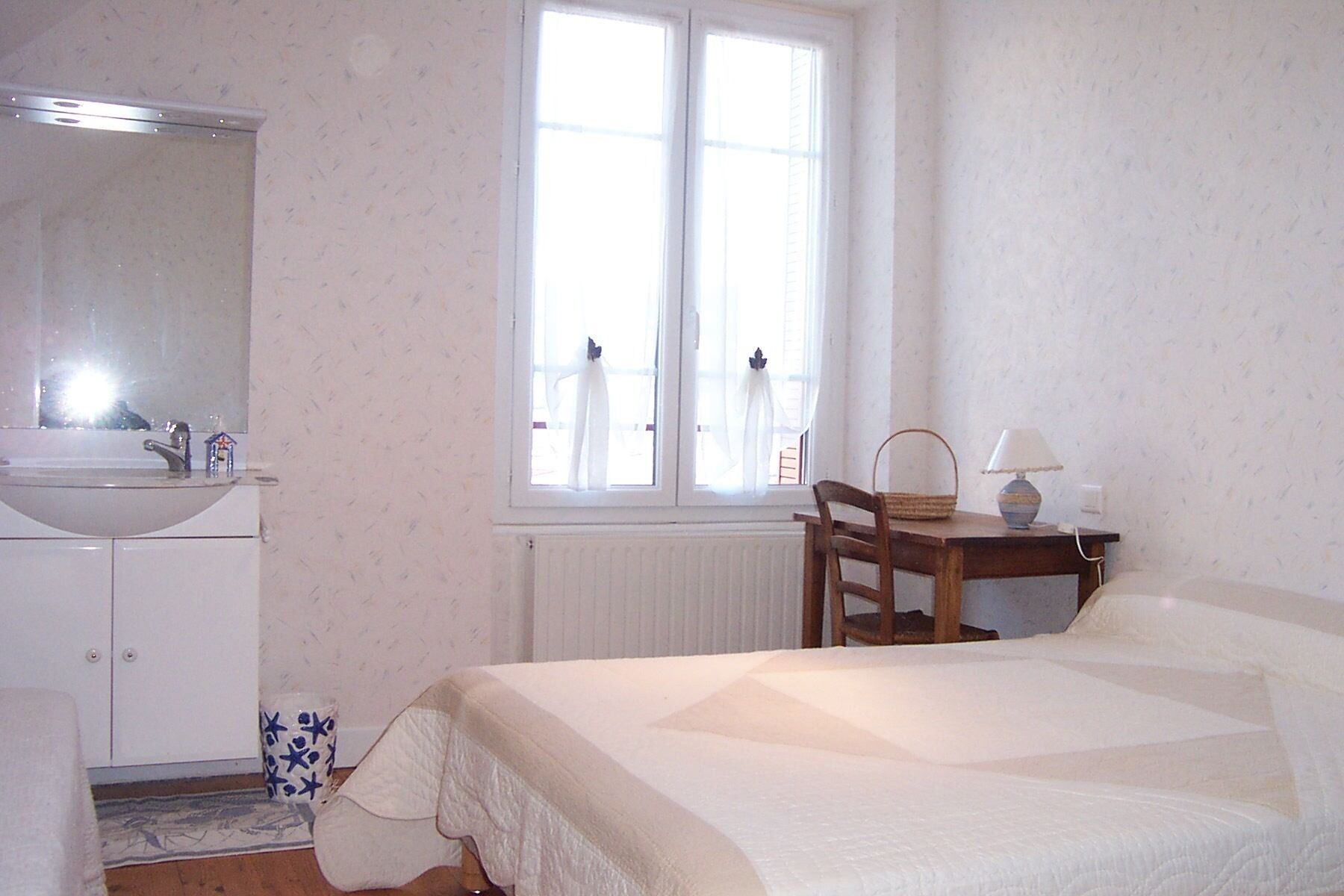 5 bedrooms, iron/ironing board