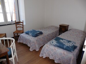 5 habitaciones y tabla de planchar con plancha 