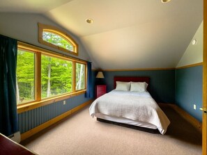 5 bedrooms, free WiFi, bed sheets