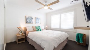 Iron/ironing board, WiFi, bed sheets