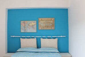 3 bedrooms, iron/ironing board, free WiFi, bed sheets - "Casa Pélagos" 50mt from the sea (Nicotera Marina)