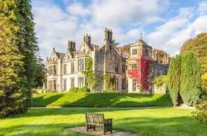 Exterior - Kendal - Gothic Hall - Luxury Rooms or Apartment (Kendal)