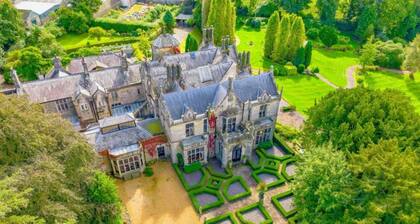 Kendal - Gothic Hall - Luxury Rooms or Apartment