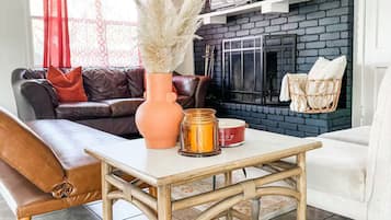 Smart TV, fireplace
