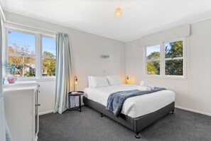 3 chambres, fer et planche à repasser, Wi-Fi gratuit, draps fournis