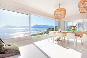 Dining - The Bay House - Luxury Beachside Villa, Kommetjie, Cape Town (Cape Town)