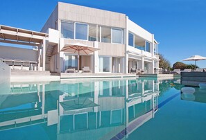 Outdoor pool - The Bay House - Luxury Beachside Villa, Kommetjie, Cape Town (Cape Town)