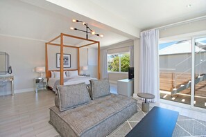 6 bedrooms, desk, iron/ironing board, free WiFi