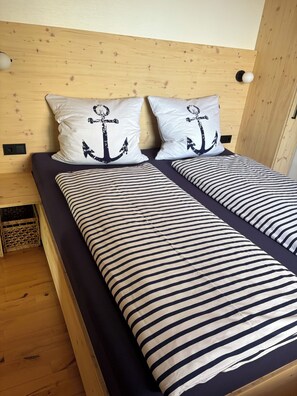 1 bedroom, travel cot, free WiFi, bed sheets