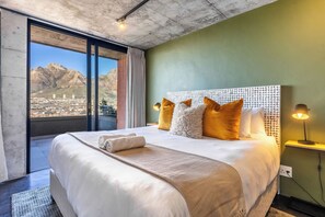 2 slaapkamers, een kluis op de kamer, een strijkplank/strijkijzer, wifi