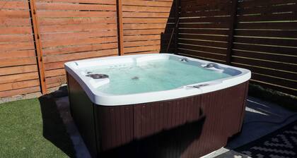 Hot Tub • Fire Pit • BBQ • Views • AC