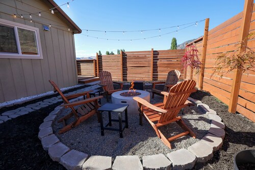 Hot Tub • Fire Pit • BBQ • Views • AC