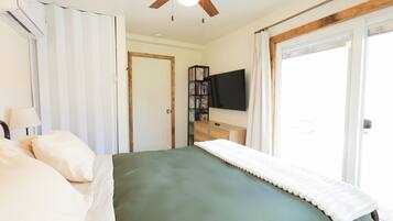 1 soverom, skrivebord, strykejern/-brett og wi-fi (inkludert)