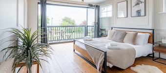 Huge Beach house -Seaview balcony-perfect location | Pass the Keys