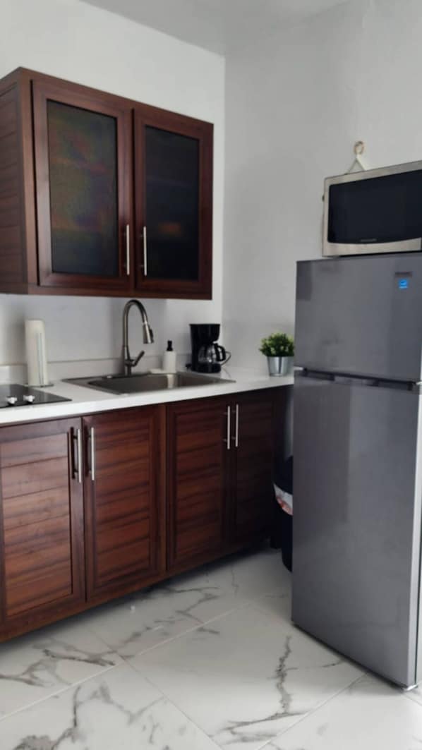 Mikrobølgeovn og oppvaskmaskin