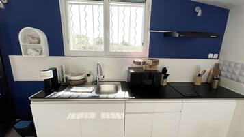 Frigorifero, microonde, macchina per tè/caffè