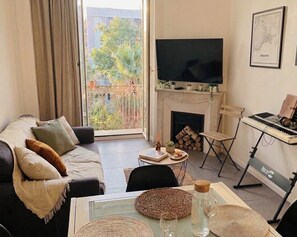 Fernseher, Kamin