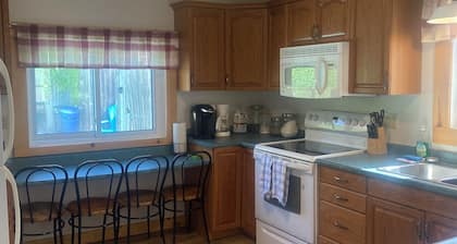 Spacious 3-bedroom Home in Downtown Wellington with in Ground Pool and parking!
