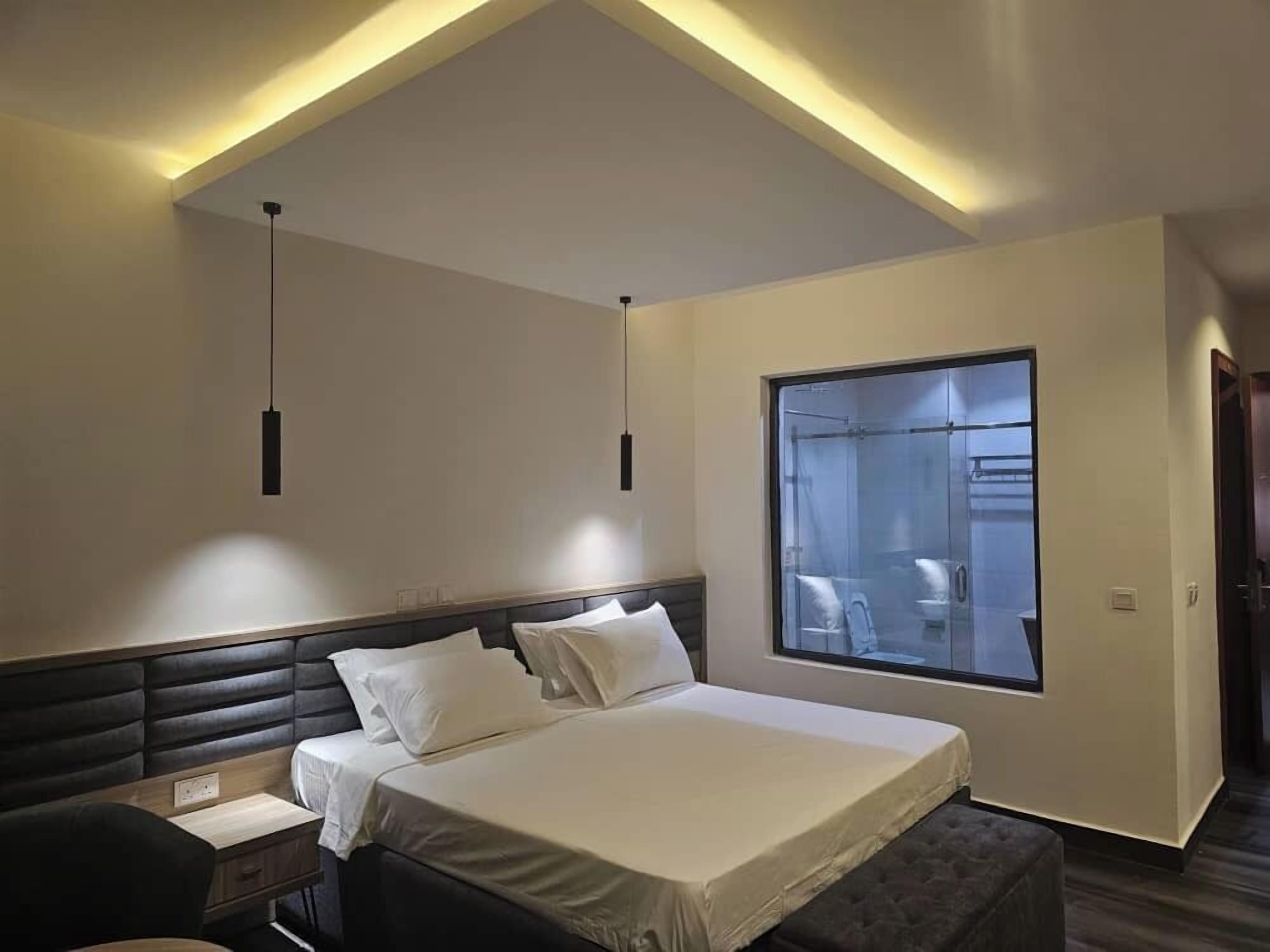 ジュニア ルーム バルコニー シティビュー | デスク、ノートパソコン用作業スペース、遮光カーテン、防音設備