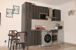 Micro-ondes, four, plaque de cuisson