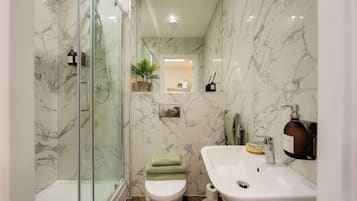 Shower, towels