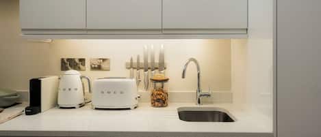 Refrigerador, microondas, horno y lavavajillas