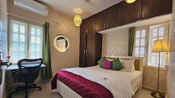 2 chambres, fer et planche à repasser, Wi-Fi, draps fournis