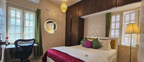 Iron/ironing board, WiFi, bed sheets