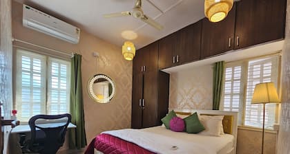 Art house luxury service apartments