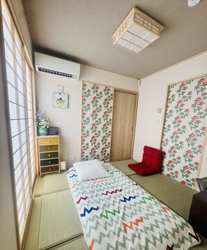 4 bedrooms, iron/ironing board, free WiFi, bed sheets