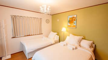 4 bedrooms, in-room safe, desk, iron/ironing board