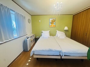 4 bedrooms, iron/ironing board, free WiFi, bed sheets