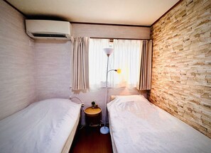4 bedrooms, iron/ironing board, free WiFi, bed sheets