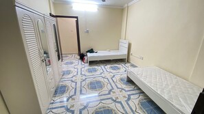 Shared Dormitory, 3 Bedrooms, Balcony, City View - Room-female Sharing Room in City Center (Al Ain)