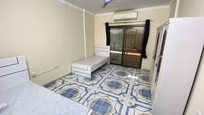 Slaapzaal, 3 slaapkamers, balkon, uitzicht op de stad | 3 slaapkamers