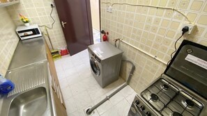 Shared Dormitory, 3 Bedrooms, Balcony, City View | Interior