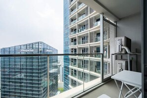 Interior - Luxury 1BR at BGC Uptown with Free Parking (Taguig City)